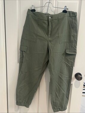 Women’s Jcrew  Olive Green Cargo Pants -